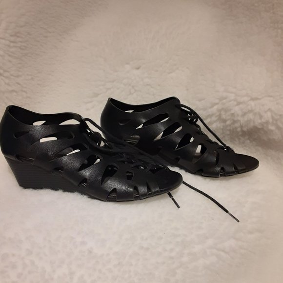 Lime Light sz 6 front lace up black sandal - Picture 2 of 4